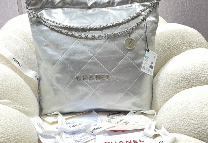 Chanel 22 Large Handbag Redefines Luxury and Style at European Fashion Event