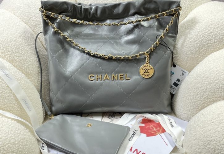 Chanel 22 Medium Handbag Redefines Luxury Fashion at the New York Fashion Week