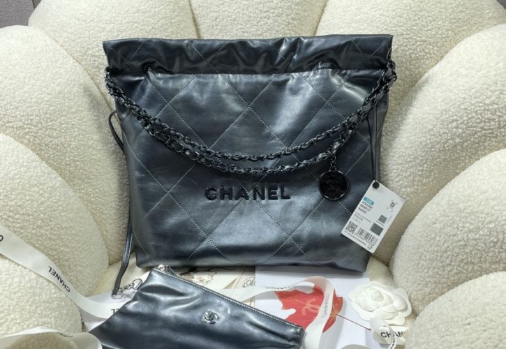 Chanel 22 Small Handbag Redefines Luxury Fashion at Recent Runway Show