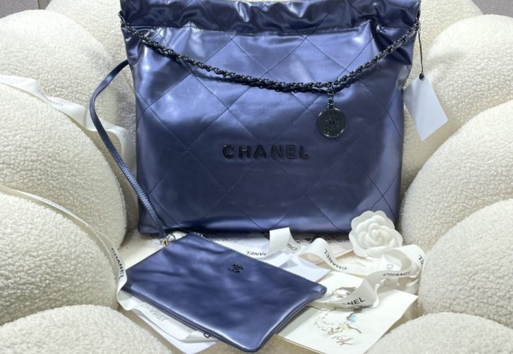 Chanel 22 Medium Handbag Elevates Your Fashion Game This Season