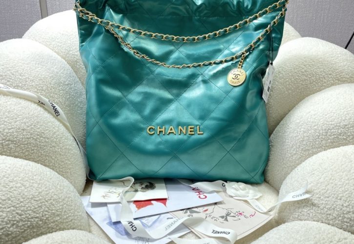 Chanel 22 Large Handbag Redefines Luxury Fashion in 2023