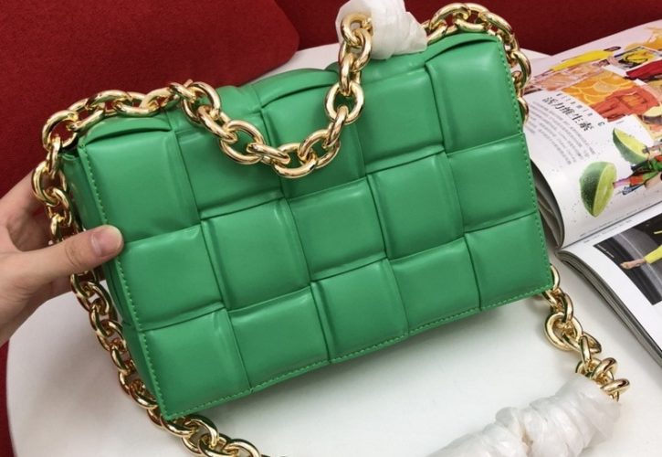 Bottega Veneta Cassette Bag Redefines Luxury Fashion with Timeless Elegance