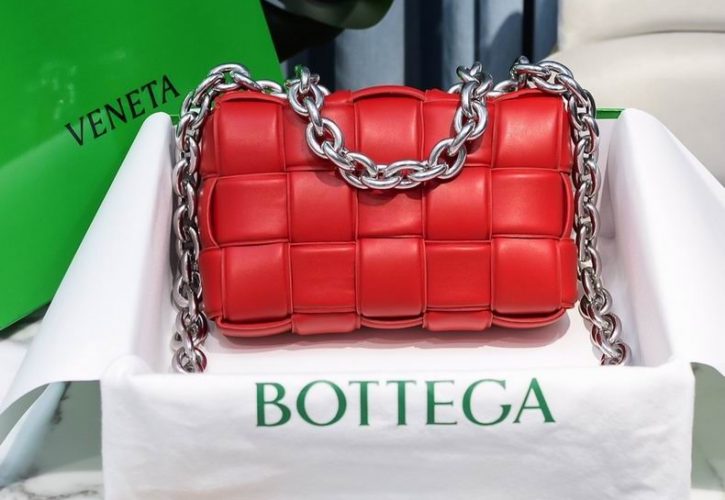 Bottega Veneta Cassette Bag Redefines Luxury Fashion for Modern Trendsetters