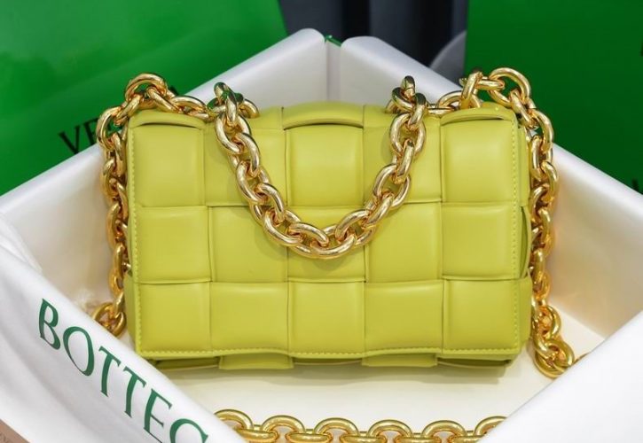 Bottega Veneta Cassette Bag Redefines Luxury Fashion in Contemporary Style