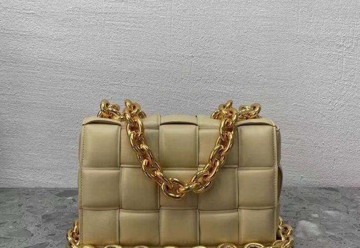 Bottega Veneta Cassette Bag Redefines Luxury Fashion in 2023