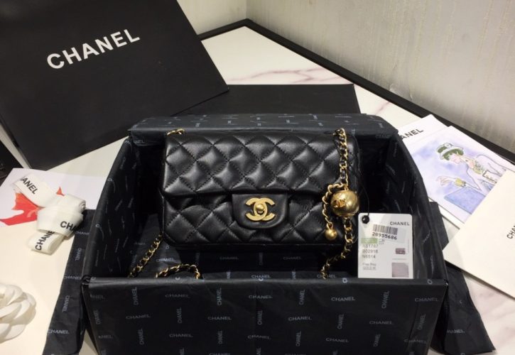 Timeless Elegance of Chanel Classic Flap Bag Captivates Fashion Enthusiasts