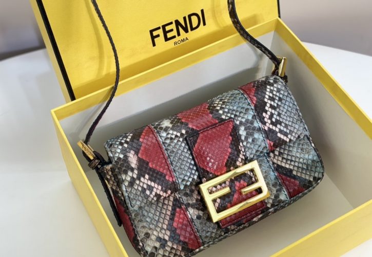 Fendi Baguette Shoulder Bag Captivates Fashion Lovers at New York Fashion Week