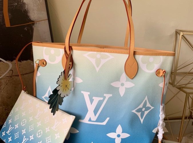 Louis Vuitton Neverfull MM Tote Bag Redefines Luxury and Style in Fashion Industry