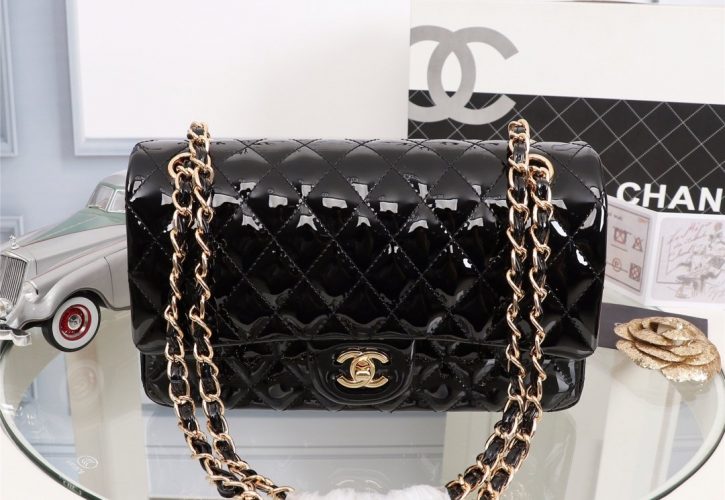 The Timeless Elegance of the Chanel Double Flap Handbag Captivates Fashion Enthusiasts Everywhere